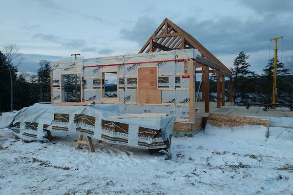 New-Hampshire-Cottage-Canadian-Timberframes-Construction-Winter