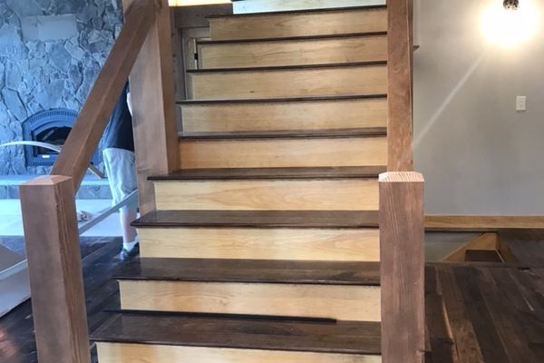 New-Hampshire-Construction-Canadian-Timberframes-Stairs