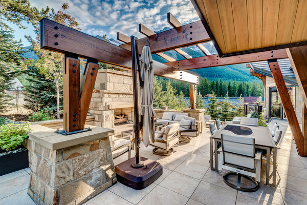 Bow-Valley-Home-Alberta-Canadian-Timberframes-outdoor-seating
