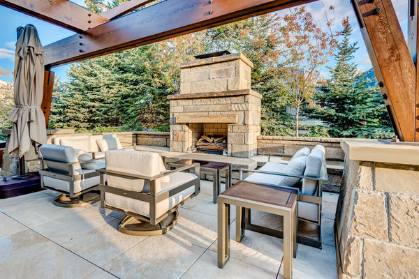 Bow-Valley-Home-Alberta-Canadian-Timberframes-outdoor-fire