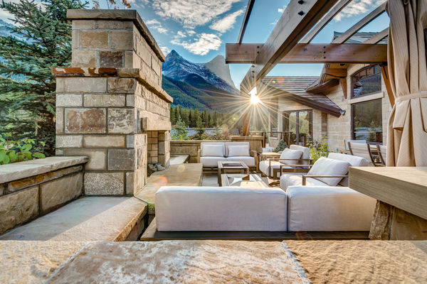 Bow-Valley-Home-Alberta-Canadian-Timberframes-outdoor-patio