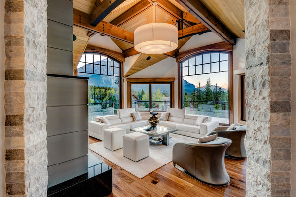 Bow-Valley-Home-Alberta-Canadian-Timberframes-great-room-mountain-view