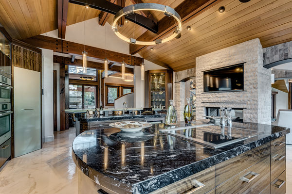 Bow-Valley-Home-Alberta-Canadian-Timberframes-kitchen