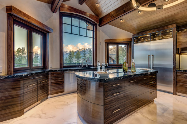 Bow-Valley-Home-Alberta-Canadian-Timberframes-kitchen-scenic-view