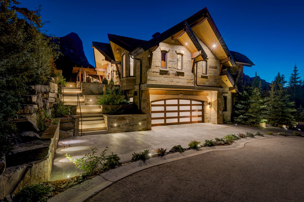 Bow-Valley-Home-Alberta-Canadian-Timberframes-timber-entrance