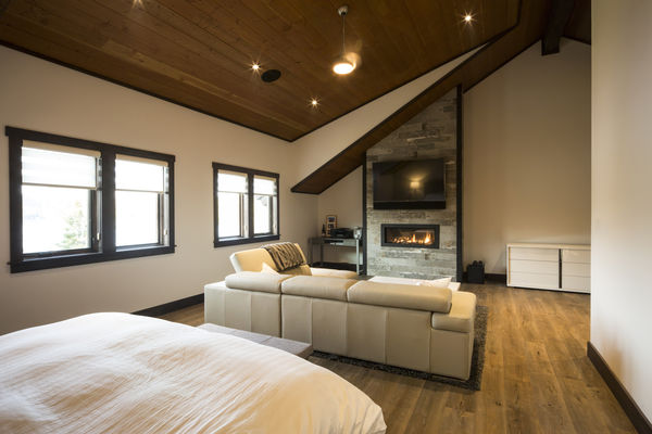 Lake-of-Bays-Haven-Ontario-Canadian-Timberframes-Master-Bedroom