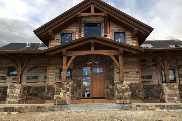 Montrose-Ranch-Colorado-Canadian-Timberframes-Construction-Entry