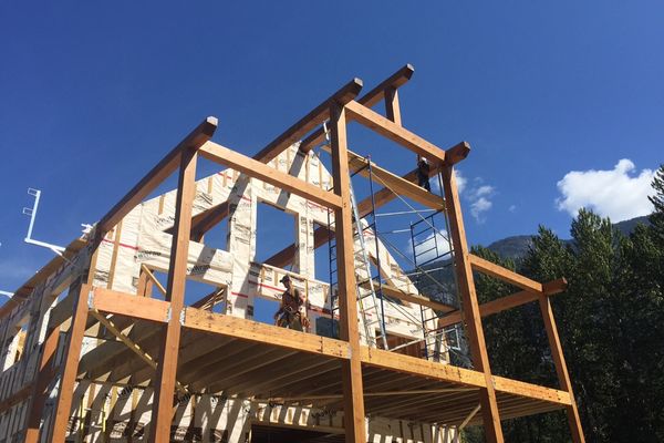 Pemberton-Timber-Frame-Barn-Canadian-Timberframes-Construction