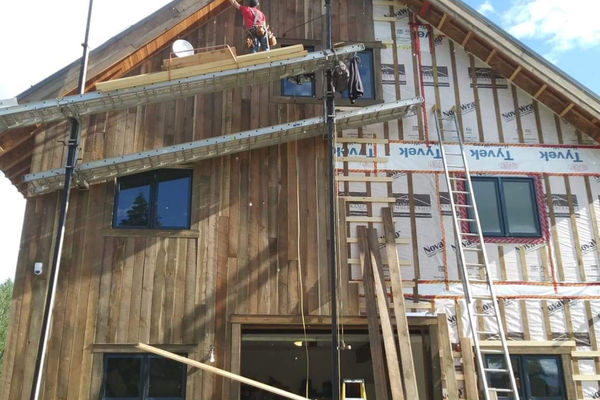 Pemberton-Timber-Frame-Barn-Canadian-Timberframes-Construction-Siding