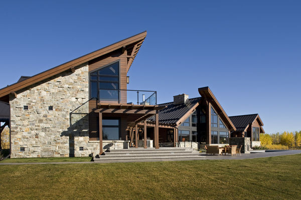 Blue-Stone-Contemporary-Timber-Frame-Alberta-Canadian-Timberframes-Exterior