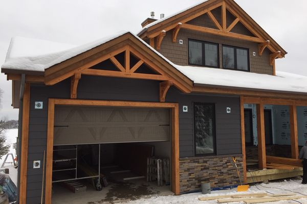 Loon-Lake-Cottage-Ontario-Canadian-Timberframes-Completed-Front-Exterior-Garage