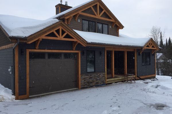 Loon-Lake-Cottage-Ontario-Canadian-Timberframes-Completed-Front-Exterior