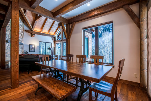Ouray-Mountain-Home-Colorado--Canadian-Timberframes-Dining