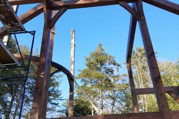 Lake-Winnipesaukee-Timber-Frame-New-Hampshire-Canadian-Timberframes-Construction-Timber-Raising