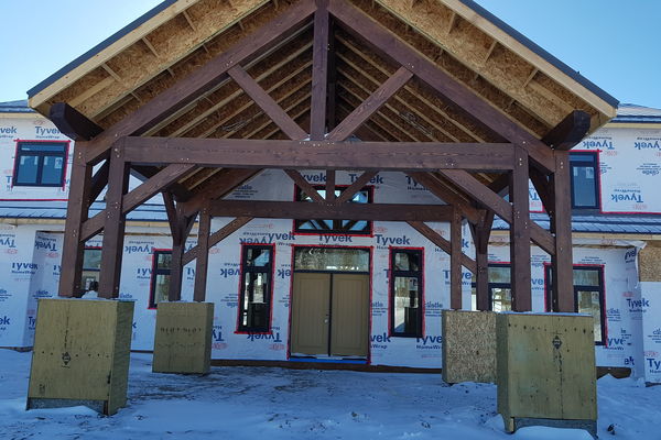 Red-Deer-Timber-Frame-Alberta-Canadian-Timberframes-Construction-Covered-Entry