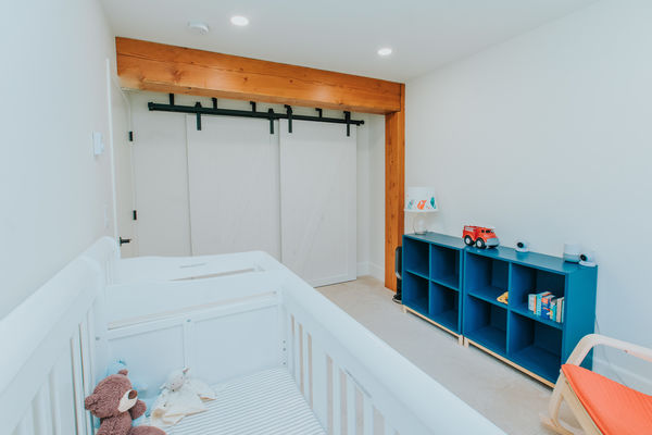 Pemberton-Timber-Frame-Barn-Canadian-Timberframes-Bedroom