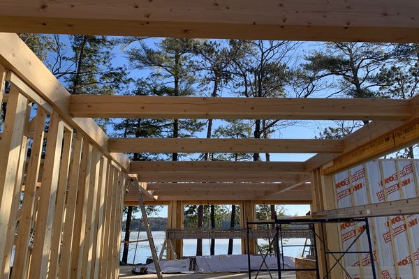 Long-Island-Lake-House-New-Hampshire-Canadian-Timberframes-Construction-Raising