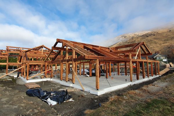 Wanaka-Swiss-Chalet-New-Zealand-Construction