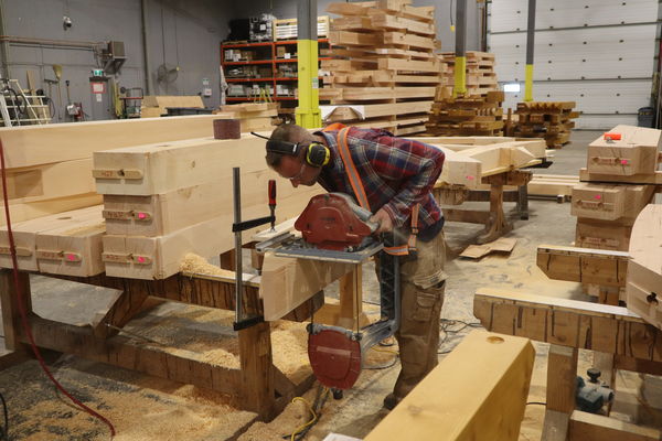 Peachland-Timber-Frame-British-Columbia-Canadian-Timberframes-Production-Hand-Work