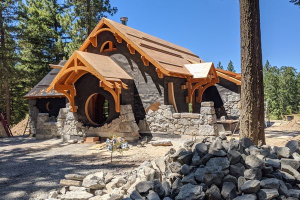 Oregon-Hobbit-House-Canadian-Timberframes-Construction-Stone-Work
