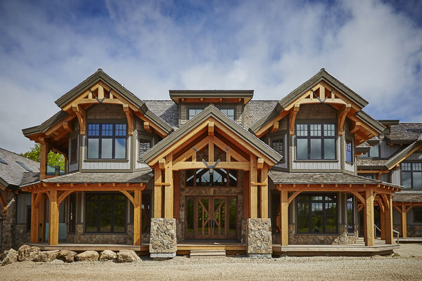 Hill-Top-Retreat-Collingwood-Ontario-Canadian-Timberframes-Front-Entrance