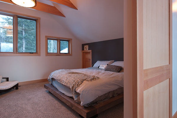 Polar-Peak-Chalet-British-Columbia-Canadian-Timberframes-Bedroom