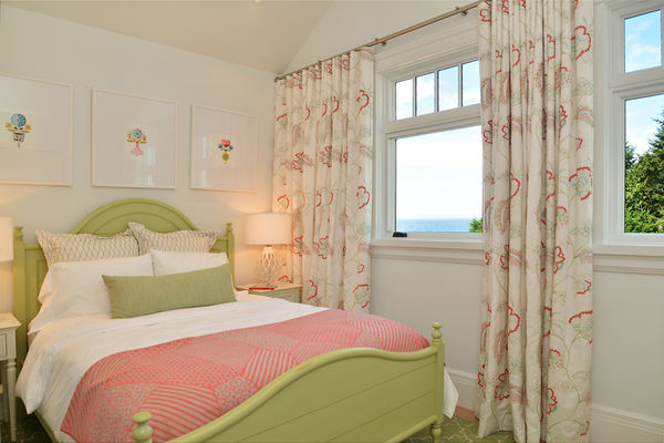 Sunshine-Coast-Cottage-British-Columbia-Canadian-Timberframes-Bedroom
