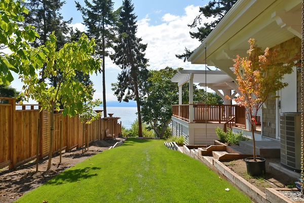 Sunshine-Coast-Cottage-British-Columbia-Canadian-Timberframes-Backyard