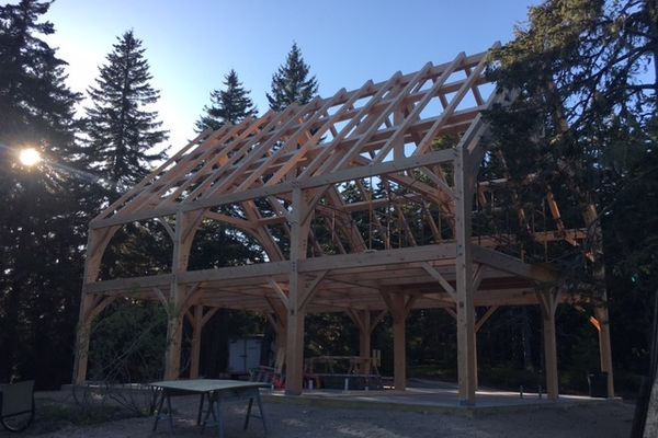 Maine-Family-Party-Barn-Canadian-Timberframes-Construction-Timber-Raising